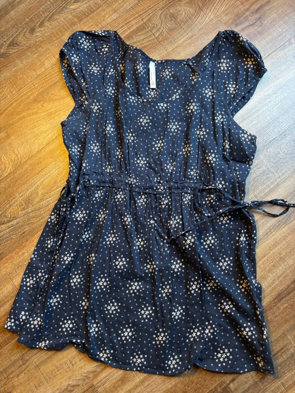 WOMENS OLD NAVY FLORAL BLOUSE NAVY BLUE WHITE SMALL TALL
